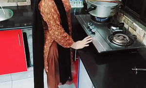 Desi Housewife Fucked Approximately In Kitchen While She Is Cooking With Hindi Audio